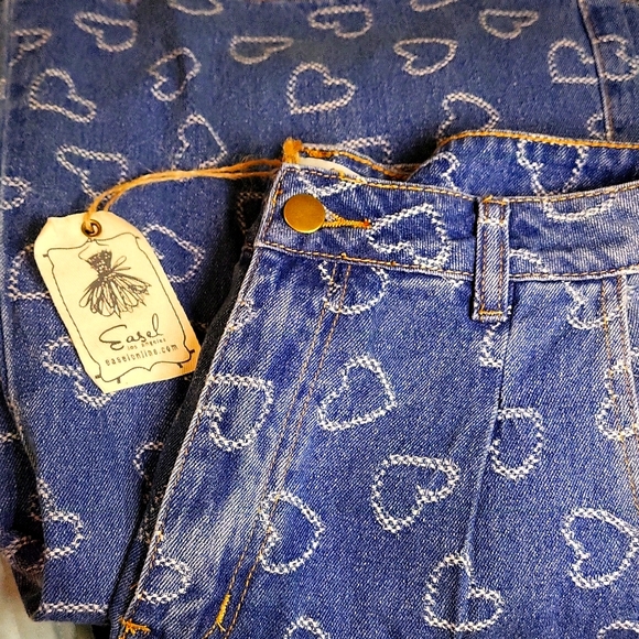 NWT Easel Heart Distressed Jeans - Picture 3 of 12
